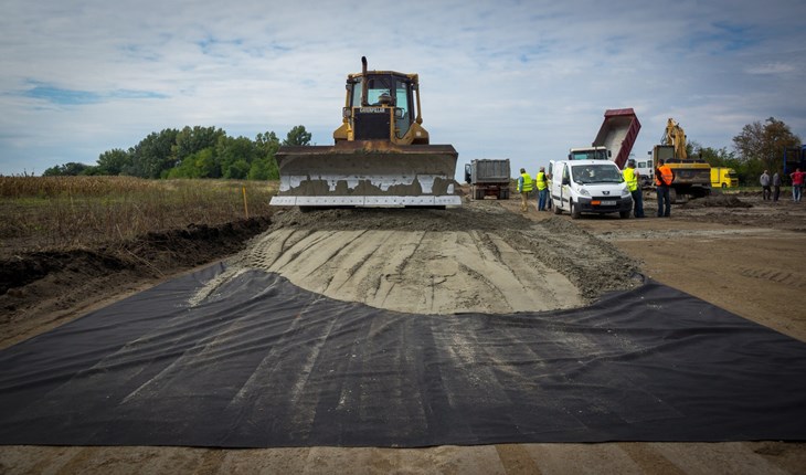 Topbase of soil on Tipptex geotextile